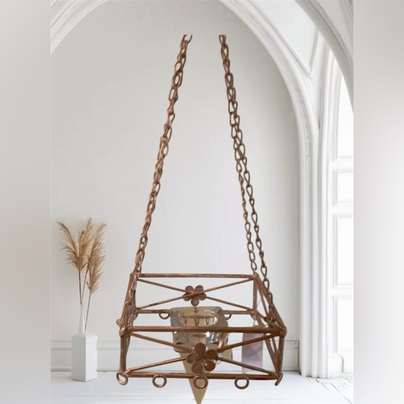 Rustic Metal Daisy Hanging Candle Holder w/ inverted 🔻& 12 hanging jewels - Picture 1 of 10